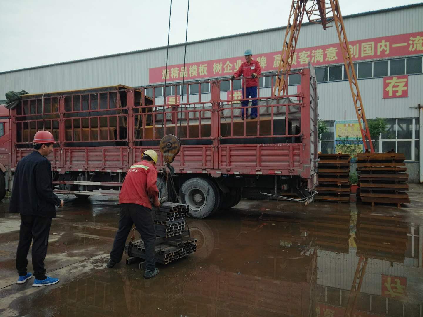?箱梁模板內模整車開始發(fā)貨